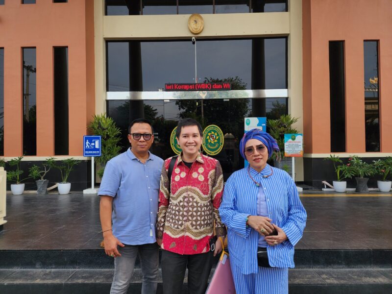 Foto: Kuasa hukum YBIL dari Kantor Hukum Elza Syarief, yakni M. Oryzha Al Ghazali, S.H., M.H., usai sidang, Selasa (24/6/2025).