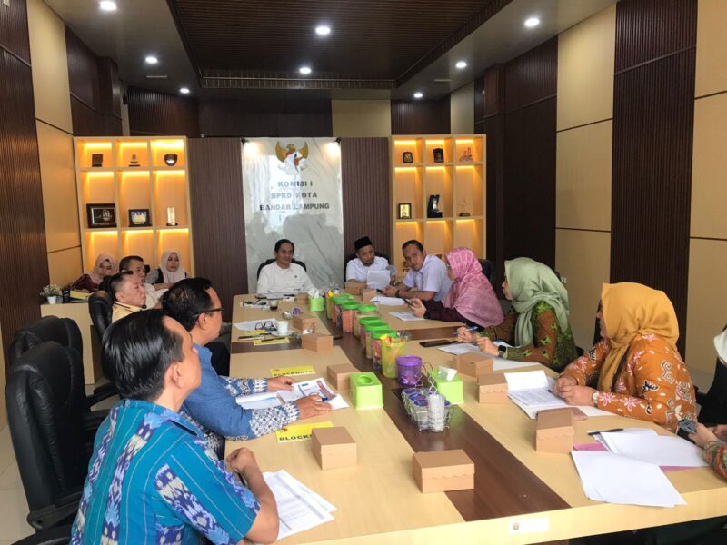 Komisi I DPRD Kota Bandar Lampung menggelar rapat hearing bersama Dinas Perizinan Kota Bandar Lampung pada Kamis (12/02/2026).